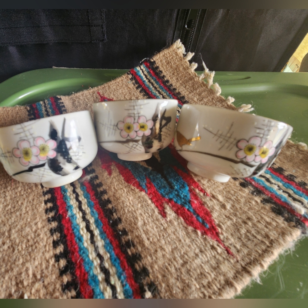 Set of 3 Japan made small bowls